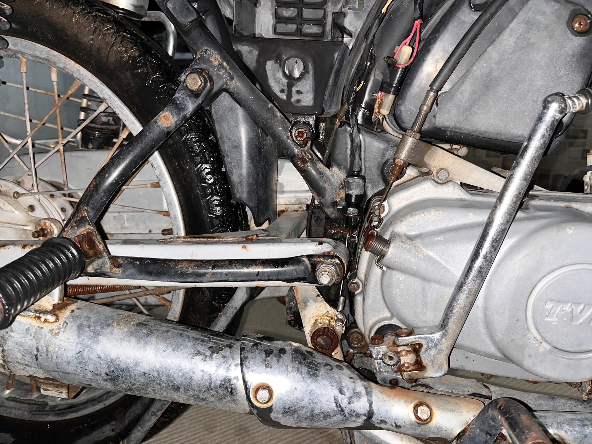 Rear suspension, engine and exhaust with rust