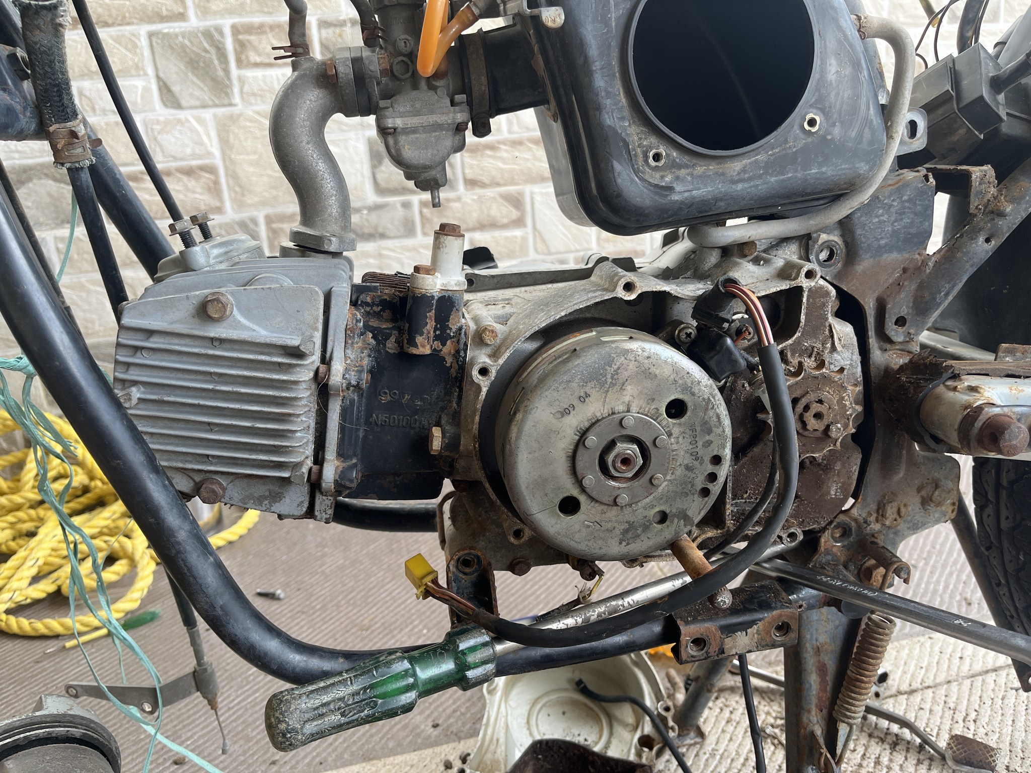 Engine teardown with flywheel exposed