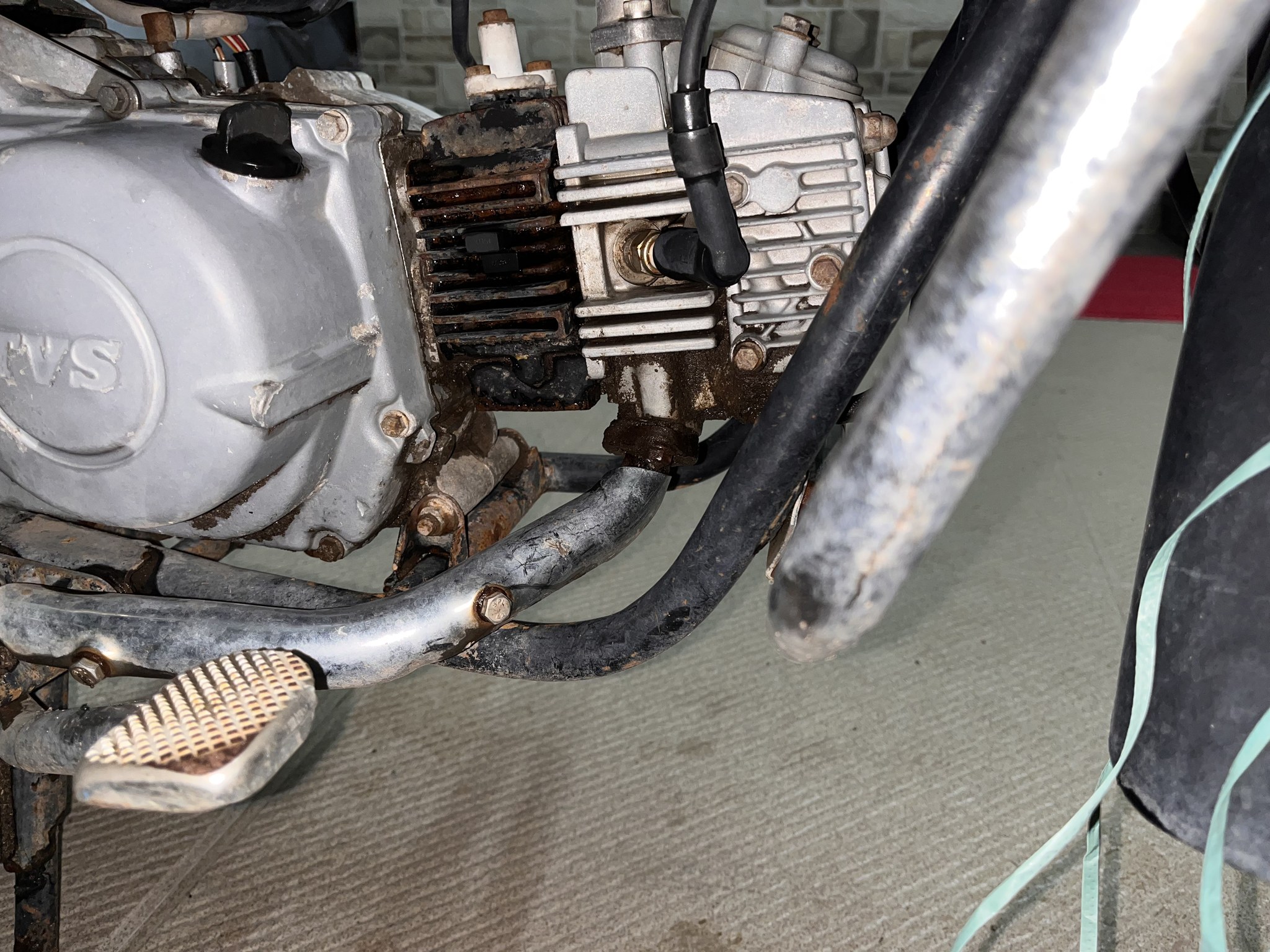Engine cylinder head and stand, closer view