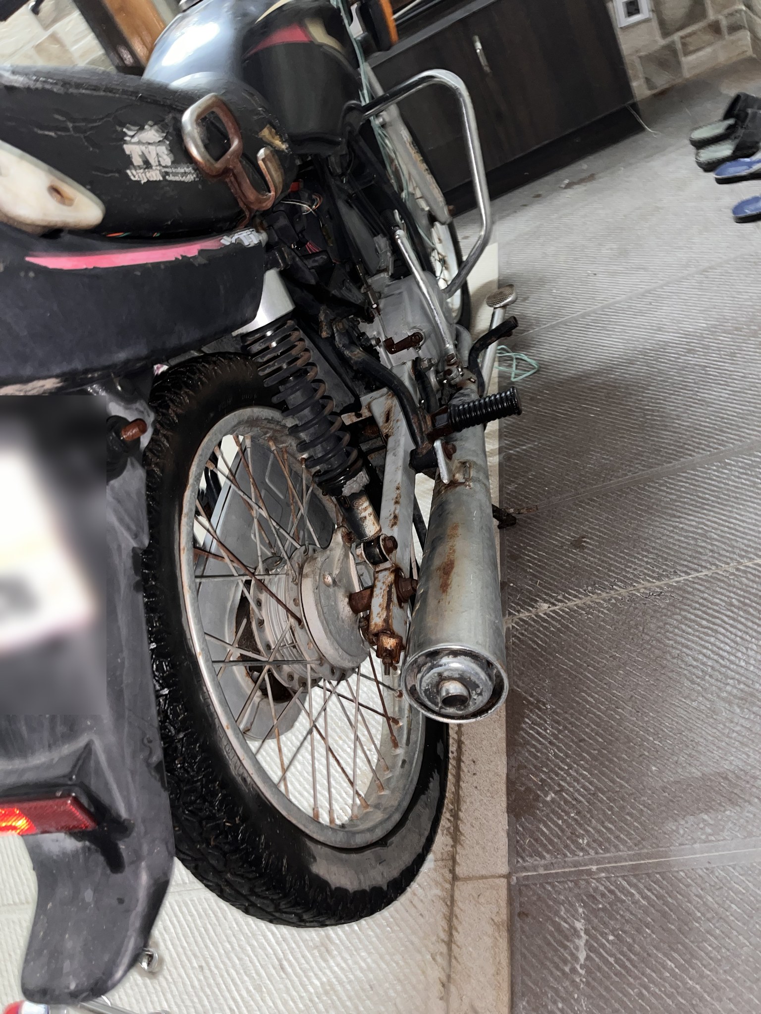 Rear wheel, monoshock and silencer with rust