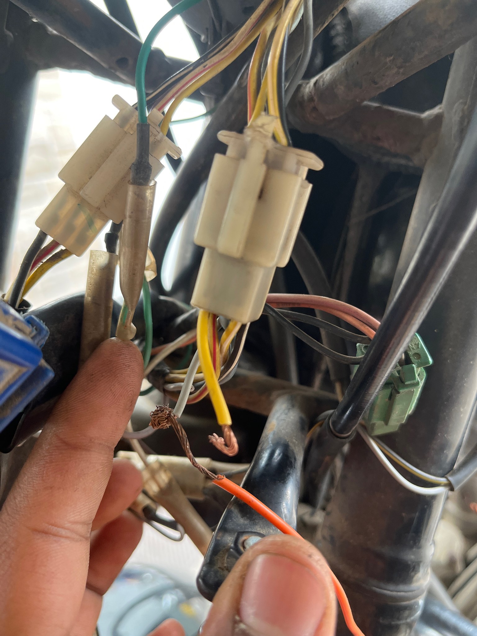 Splicing the wiring harness